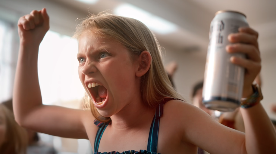 La marca que puso a niños a beber en el Superbowl