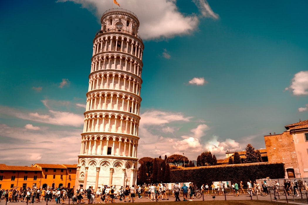 NodeJS: Cómo NO construir la Torre de Pisa con Javascript