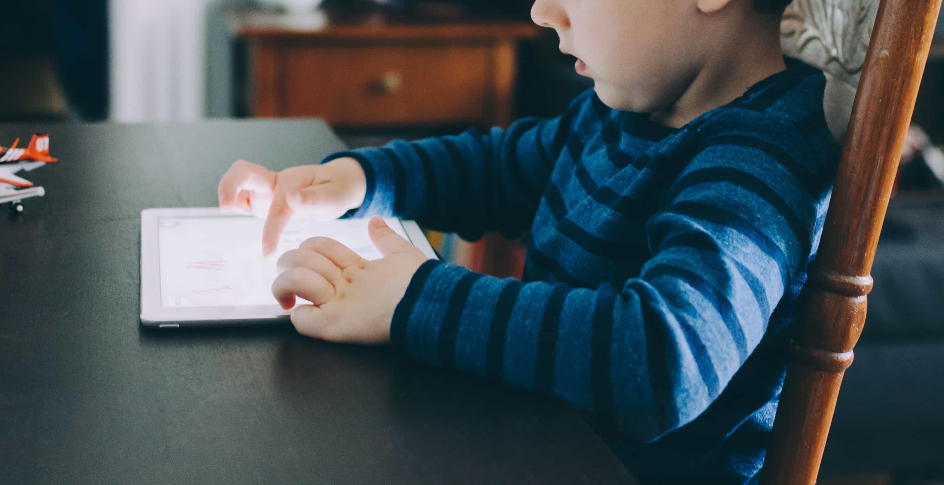 ¿Qué es el "screentime" y cómo afecta a los niños?