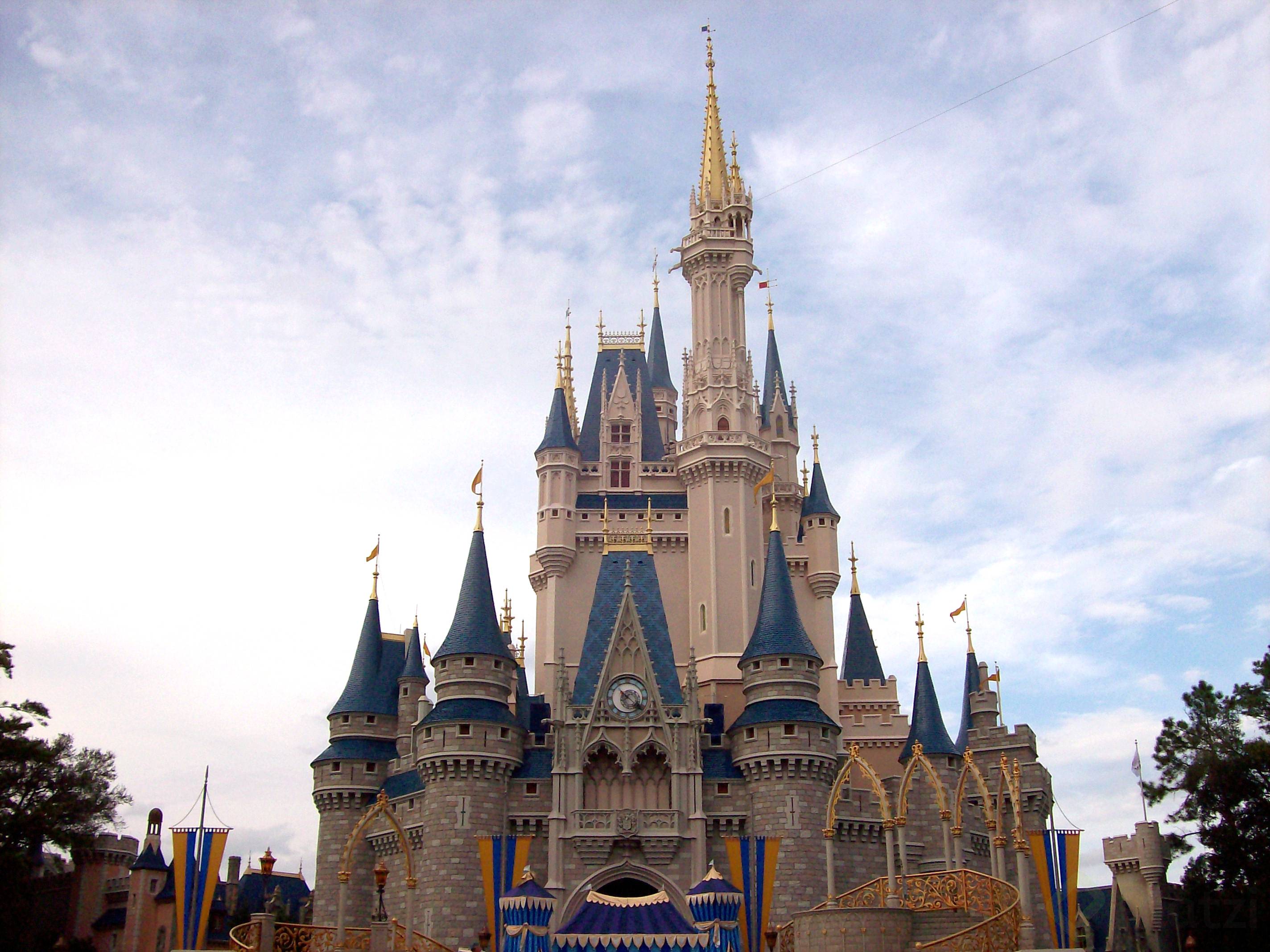 Cinderella_Castle_@_Magic_Kingdom.jpg