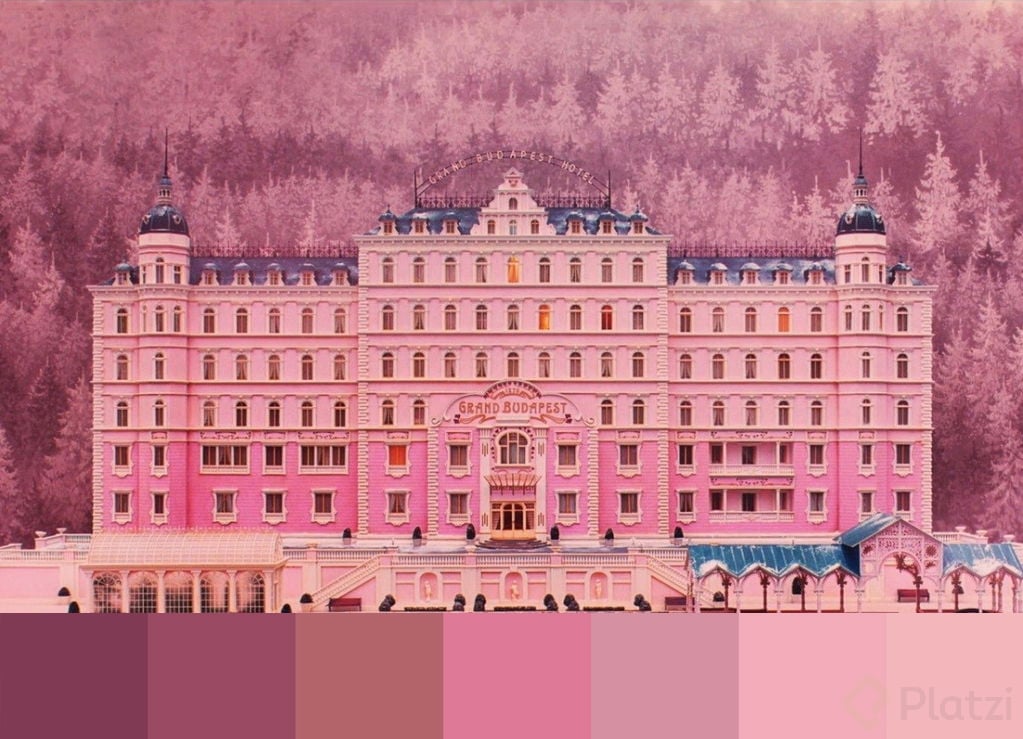 color monocromatico de la peliucla el gran hotel budapest