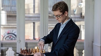david-anton-tomando-el-relevo-de-los-grandes-del-ajedrez-1366x768.jpg
