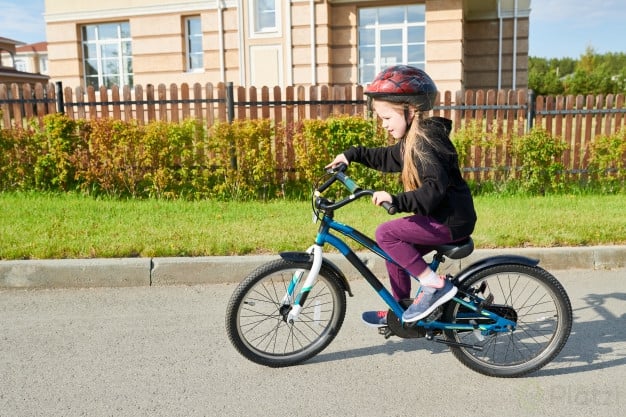 little-girl-riding-bike_236854-6693.jpg