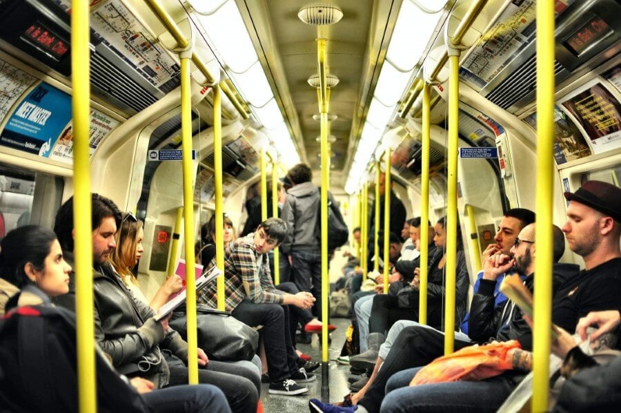 personas en el metro.jpg