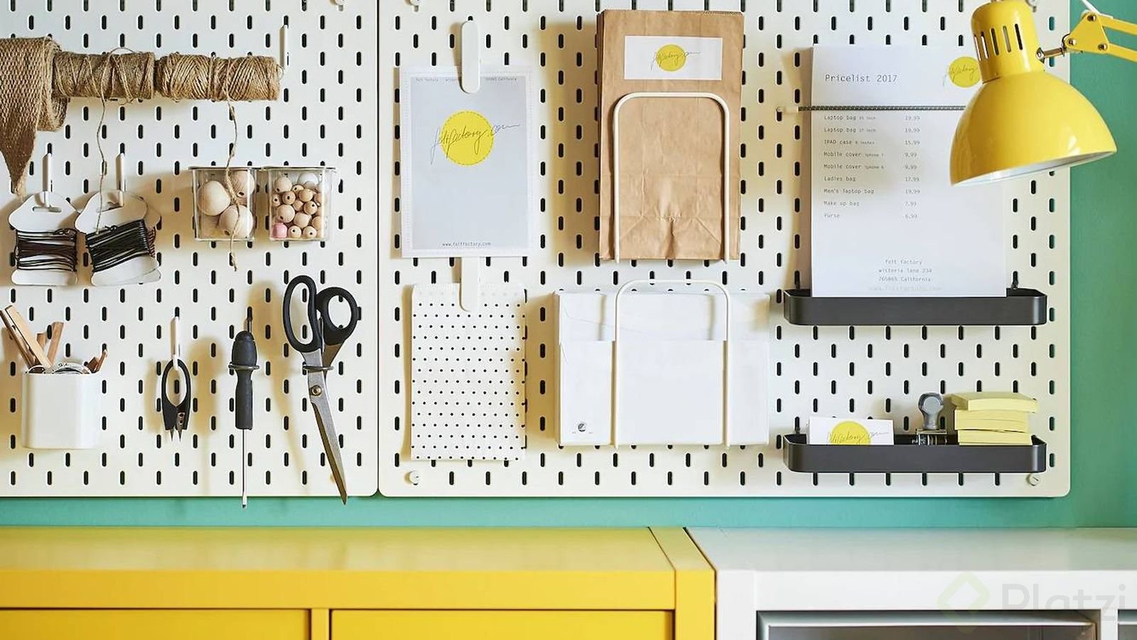 sabes-todo-lo-que-el-tablero-skadis-de-ikea-puede-hacer-por-ti-te-damos-algunas-ideas.jpg