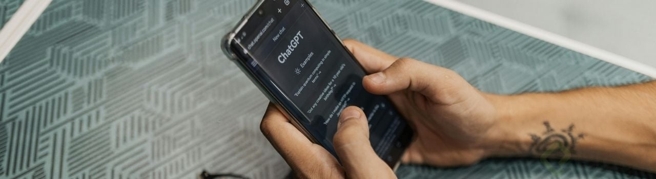 ¿Tu ChatGPT responde cosas genéricas? Aprende a usarlo de verdad: prompts, comandos y trucos que sí funcionan